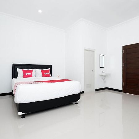 Oyo 1611 Four D'Home Surakarta (Solo) Exterior foto