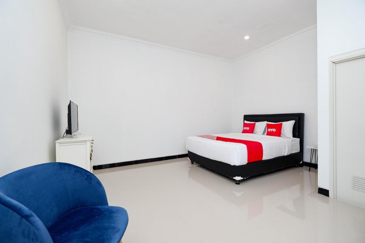 Oyo 1611 Four D'Home Surakarta (Solo) Exterior foto