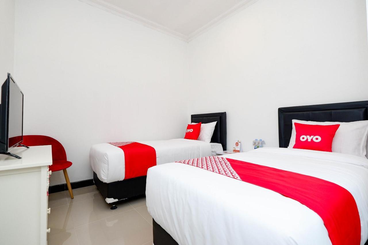 Oyo 1611 Four D'Home Surakarta (Solo) Exterior foto