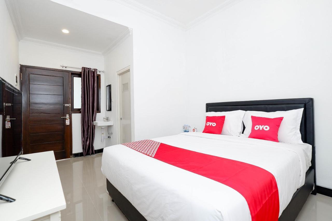 Oyo 1611 Four D'Home Surakarta (Solo) Exterior foto