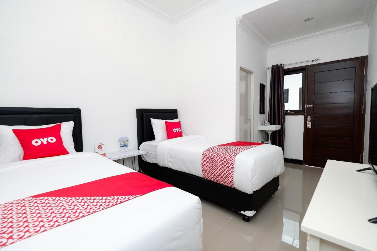 Oyo 1611 Four D'Home Surakarta (Solo) Exterior foto