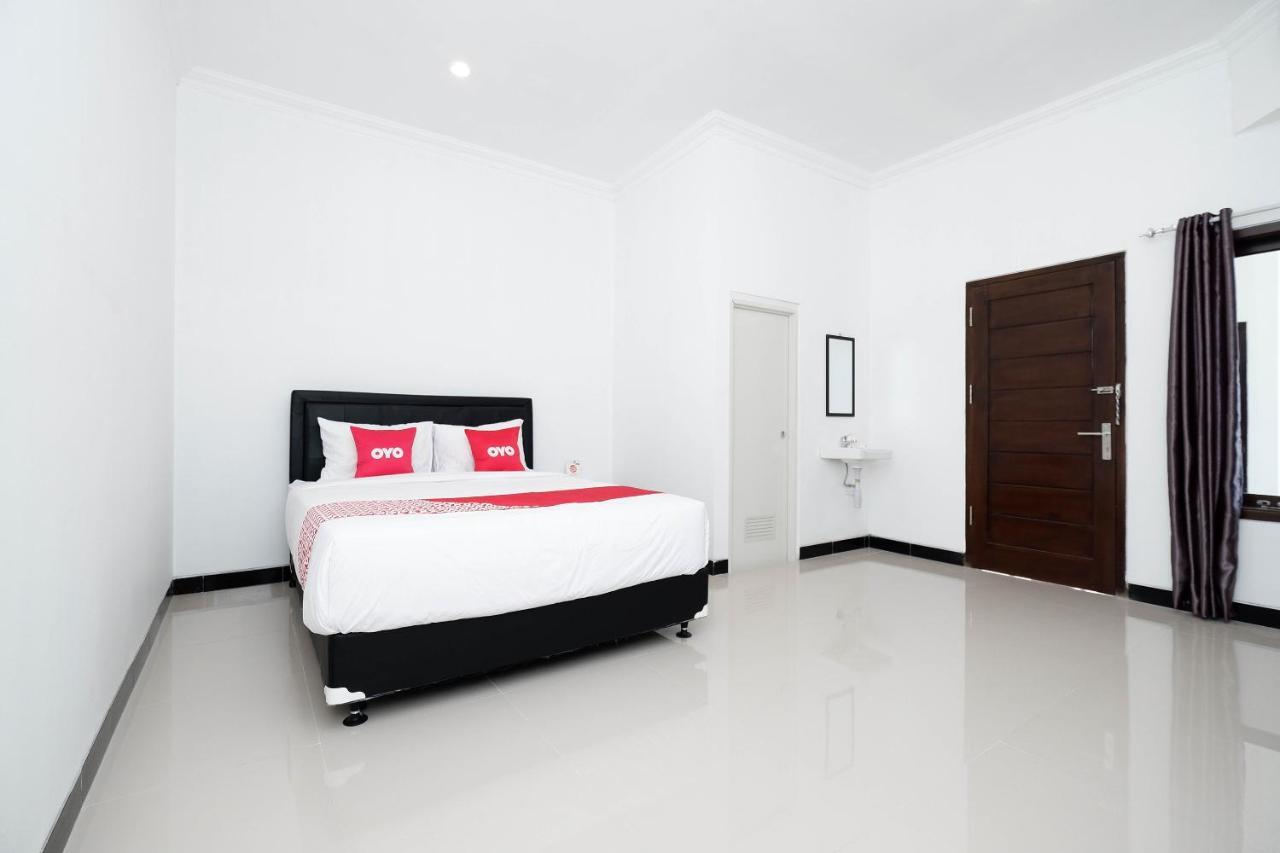 Oyo 1611 Four D'Home Surakarta (Solo) Exterior foto