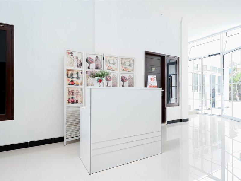 Oyo 1611 Four D'Home Surakarta (Solo) Exterior foto