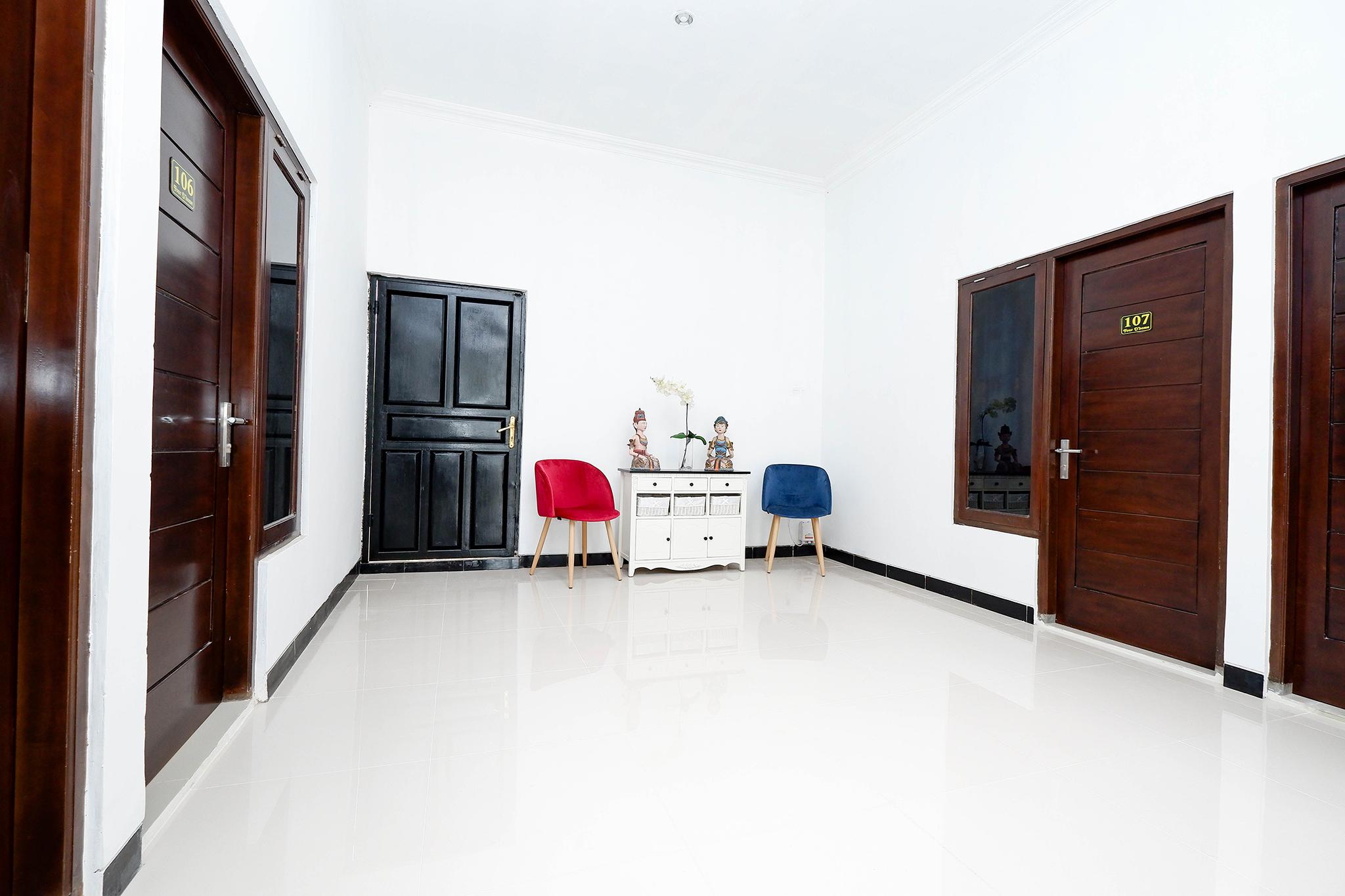 Oyo 1611 Four D'Home Surakarta (Solo) Exterior foto