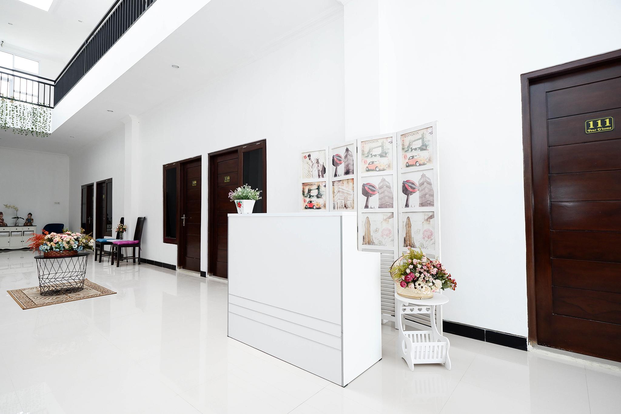 Oyo 1611 Four D'Home Surakarta (Solo) Exterior foto